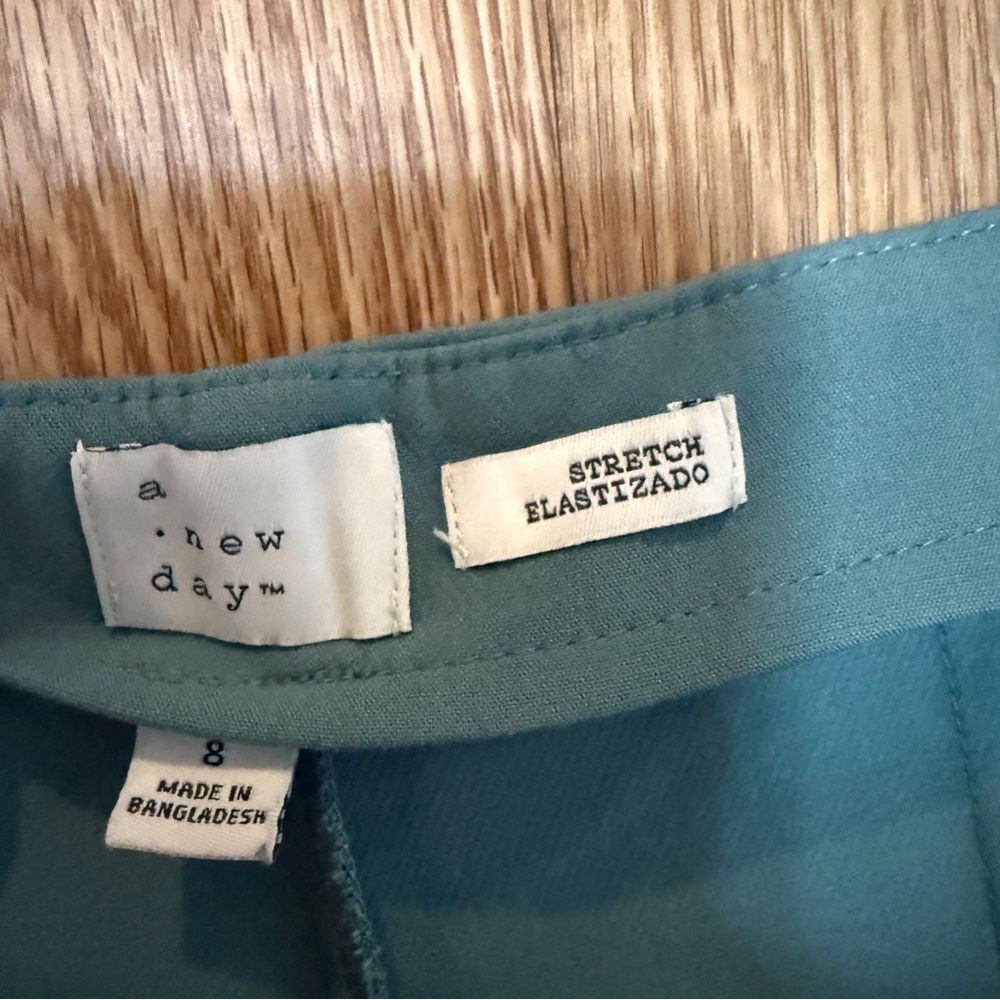 A New Day Turquoise Stretch Midi Shorts 4” Inseam Size 8 - Picture 5 of 6